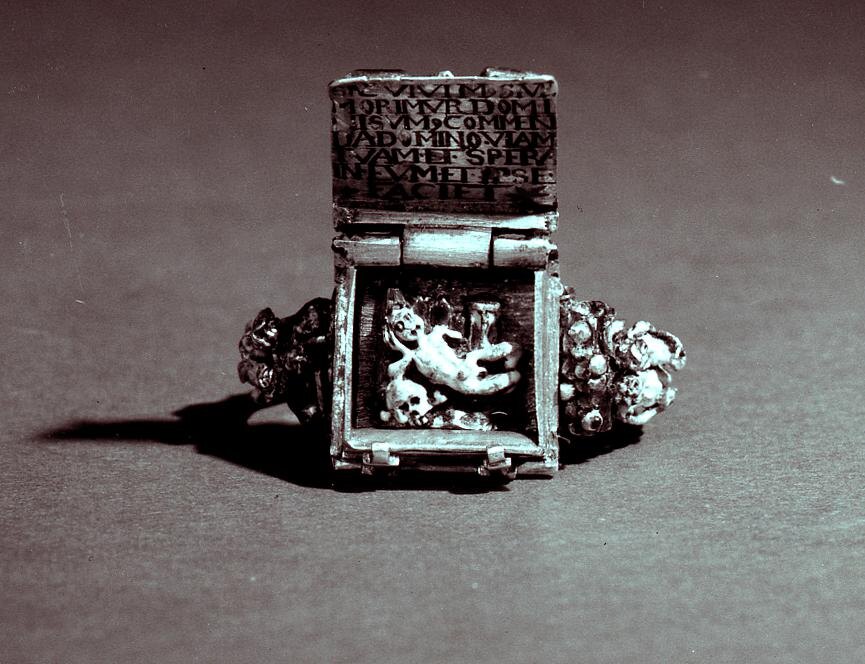 Внутри книги