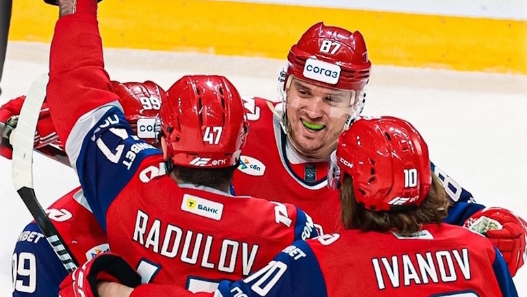    Дубль Александра Радулова помог «Локомотиву» обыграть СКА (4:3 ОТ) 13 января.ХК «Локомотив»