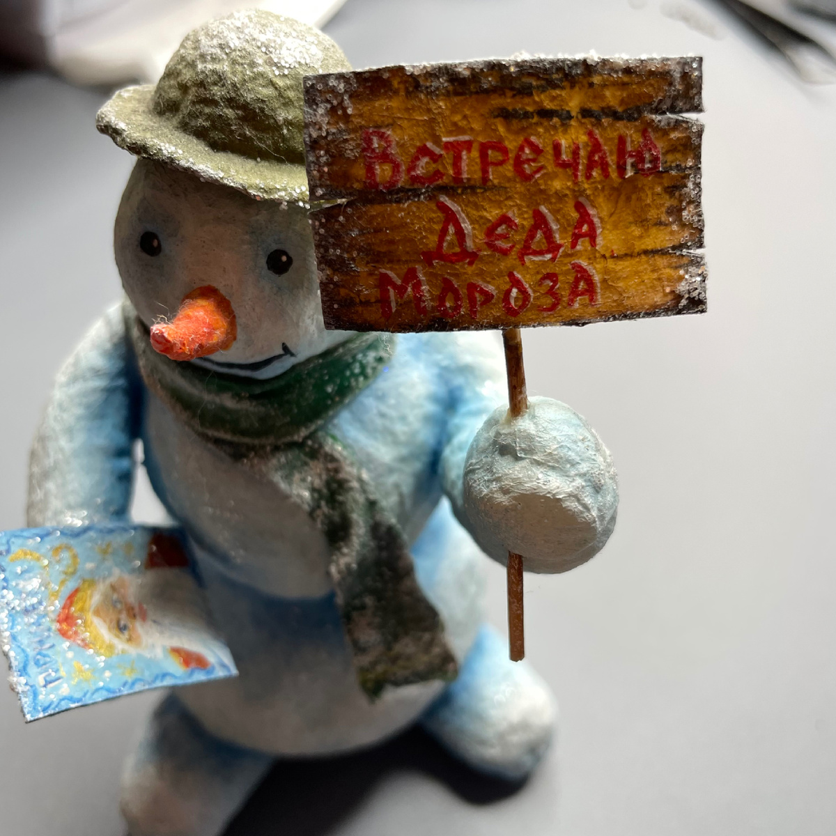 Ватный снеговик. Тонировка акварелью.