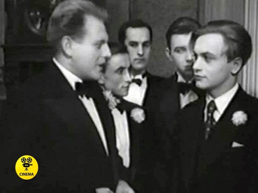 "Семья Оппенгейм"  (1938). Актёр на заднем плане.