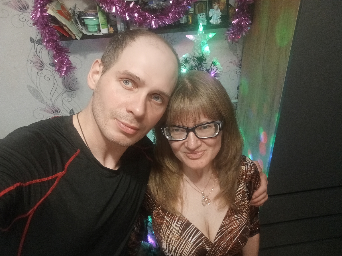 Поздравляем всех с праздником! Желаем, счастья, здоровья, благополучия, мира, чтобы детки не болели и слушались, всего самого чистого и светлого. Чтобы у всех всë было хорошо. Всегда мечтать и верить. 