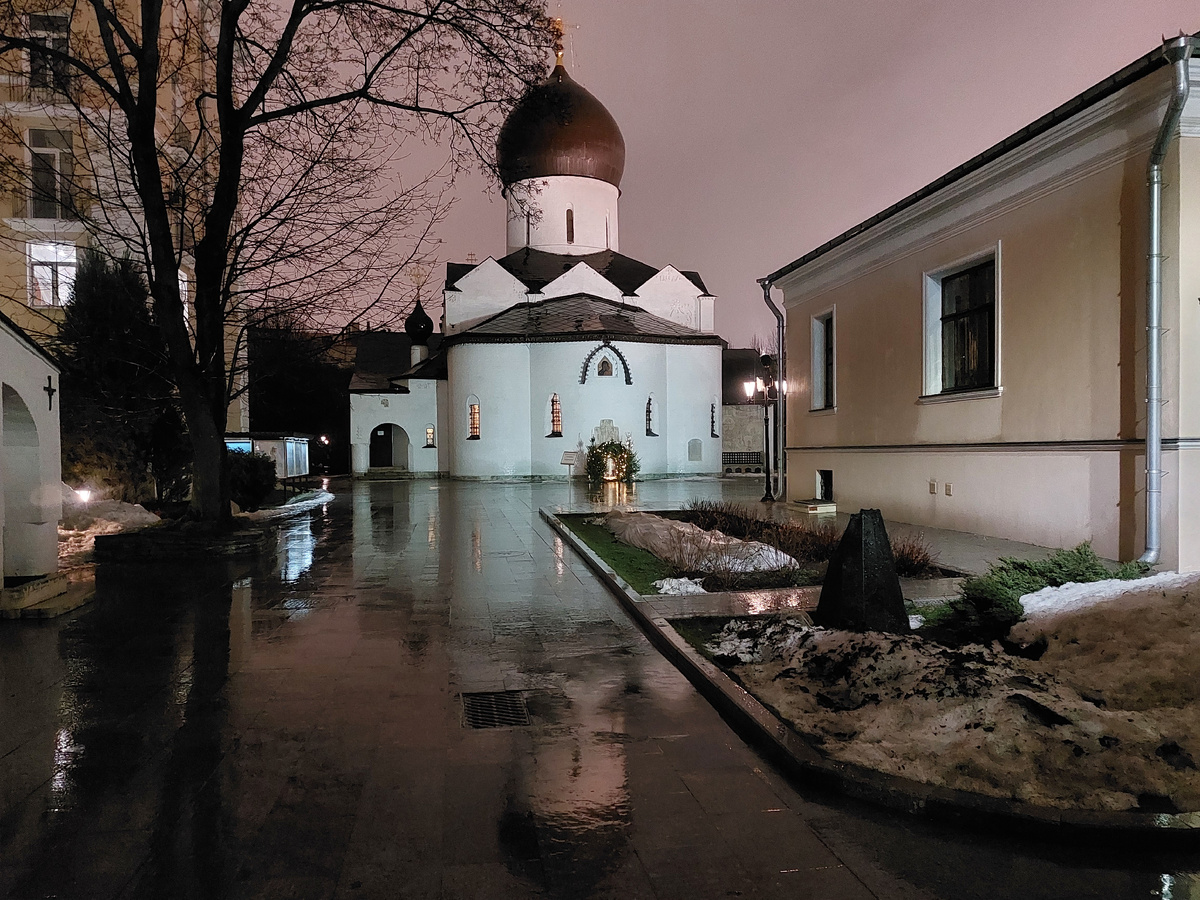 Собор Покрова Пресвятой Богородицы в Марфо-Мариинской обители сестер милосердия, 1912г постройки