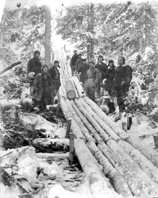 Открытие лесоспуска на Верхне-Агневском подучастке Владимирского лесопункта. 1930 год.
Фото из фондов областного краеведческого музея.