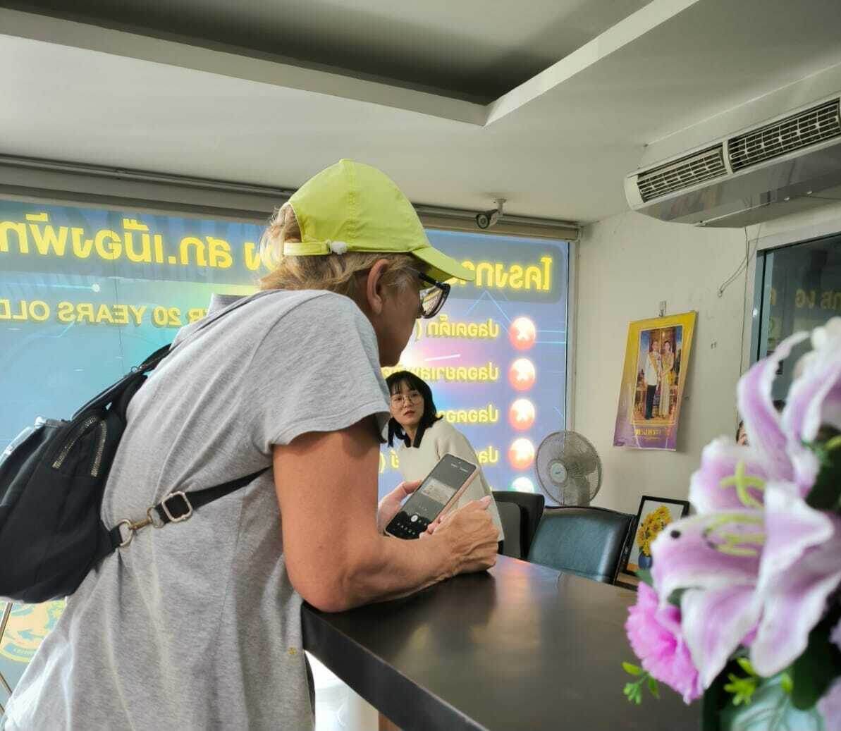В полицейском участке около ТЦ "Фестиваль".. 
