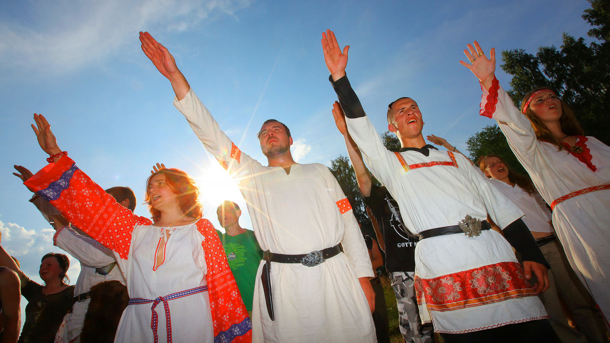 Явь, хайль! Правь, хайль! Навь, хайль! Перун? Яволь!