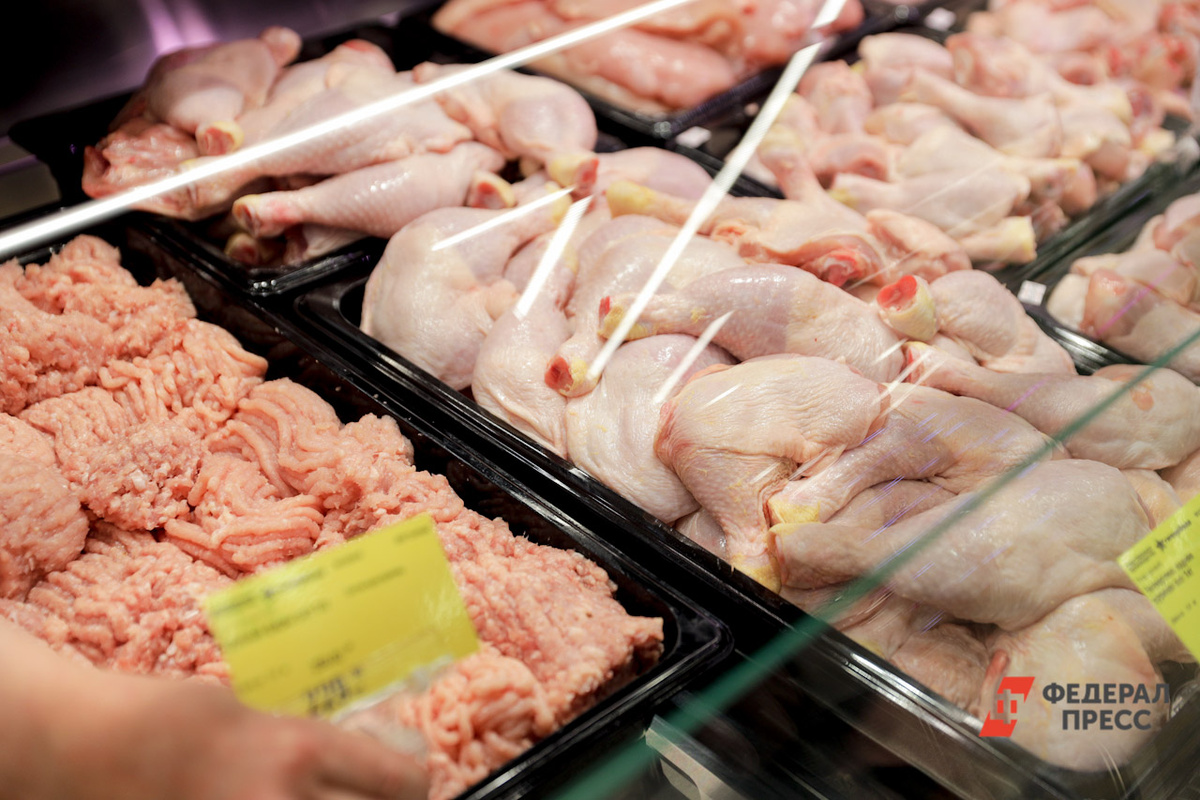 Жители Приморья не видят ценовой разницы между куриным и свиным мясом.  Фото: Фото: ФедералПресс / Евгений Поторочин