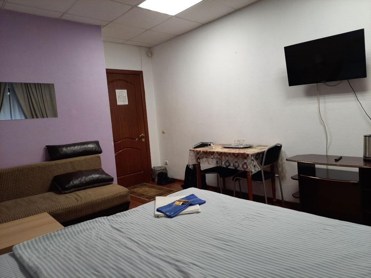 Номер довольно просторный