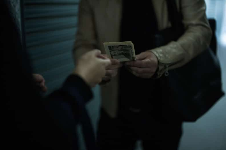 А вдруг ты всегда мечтал грабить, но не знал, как начать? В Японии это реально случай