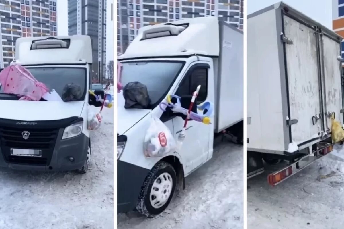    Томичи обвешали мусором фургон, мешавший вывозу отходов