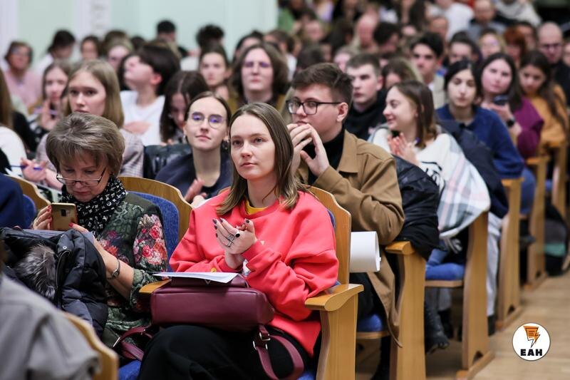    ЕАН. Выпускников вуза обяжут отрабатывать свое обучение