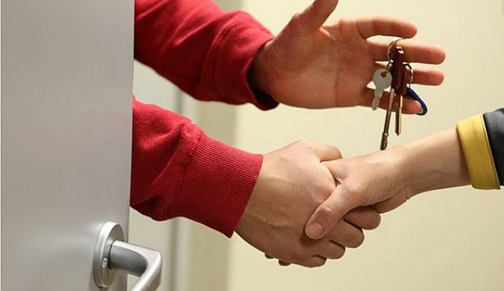 Общество дешевых квартир. Сдать квартиру или продать что лучше. Сдам сниму квартиру. Выгодная ипотека. Съем жилья сайты.