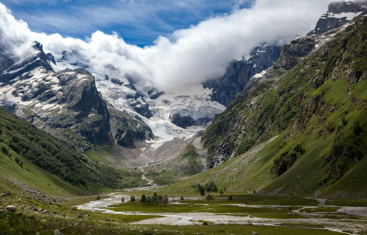 Фото с сайта https://essentuki.ru/tours/poezdki-na-more-v-gory/. Взято с Яндекс.Картинки