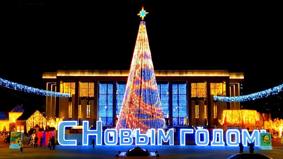 Минск, Октябрьская площадь, ёлочка напротив Дворца Республики