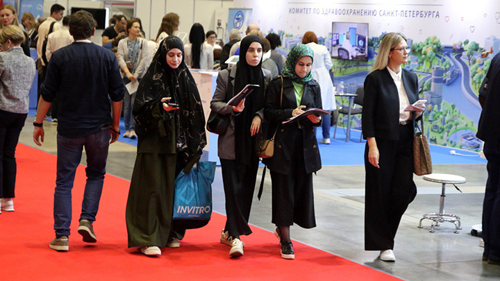    Исламизация плюс - мигрантизация всей страны! Фото: Maksim Konstantinov/Globallookpres