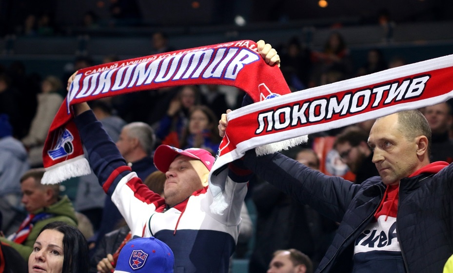    КХЛ оштрафовала «Локомотив» из-за оскорбительной кричалки болельщиков о СКА. Фото: Global Look Press