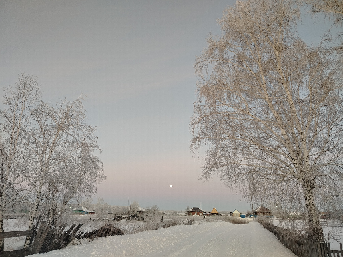 Яркая точка в небе - это луна