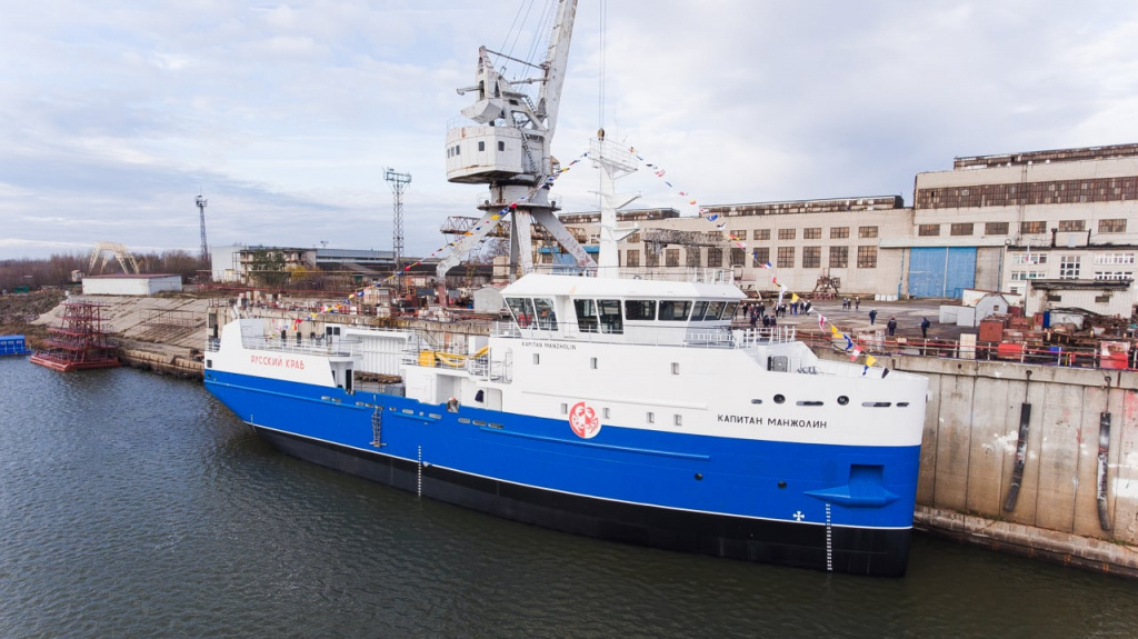"Капитан Манжолин" у достроечной набережной Окской судоверфи / Фото: Пресс-служба ГК "Русский Краб"  📷
