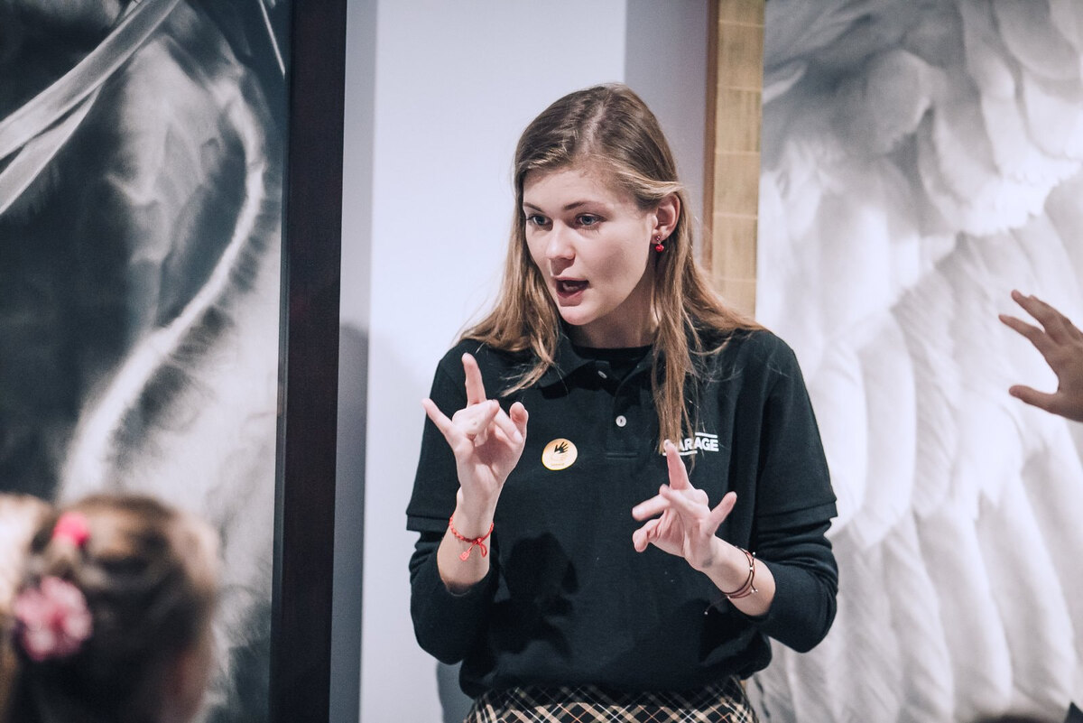 Источник - https://cdn-ec-assets.garagemca.org/_next/image?url=https%3A%2F%2Fcdn-ec-static.garagemca.org%2Fstorage%2Fpage_fragment%2F1%2F198%2Flarge_image-b31a94a1-83f1-4f4c-b2be-e8b24cb76d96.jpg&w=1920&q=90