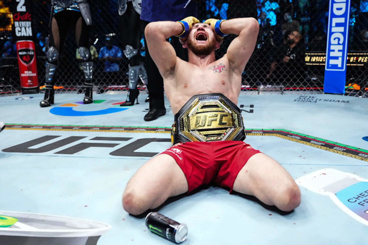 В бою с Петром Яном Мераб Двалишвили установил рекорд UFC по количеству попыток проведения тейкдаунов. Он попытался перевести Петра в партер 49 раз. Фото: mmafighting.com