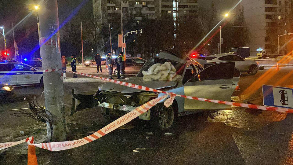    Момент смертельного ДТП с BMW в Москве попал на видео ИЗВЕСТИЯ