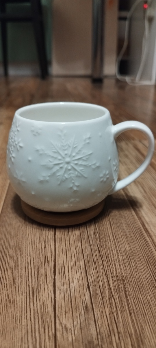 Обалденная кружка! Любимая теперь у меня. Очень изящная и удобная. 