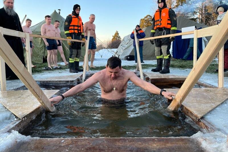    Департамент информполитики Свердловской области. Во время православного праздника губернатор будет в командировке