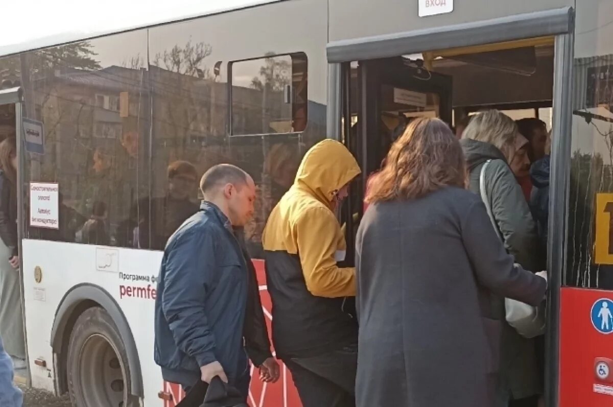    Общественный транспорт Перми отстал от графика из-за 8-балльных пробок