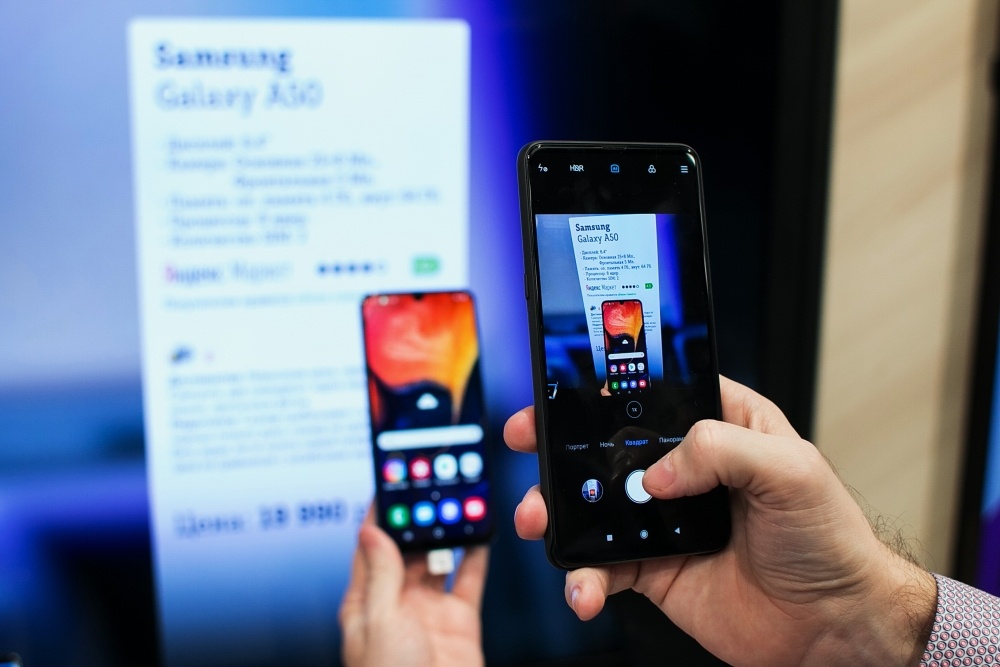 Россияне предпочитают среднебюджетные и бюджетные смартфоны. На них приходится более половины от всего количества проданных устройств