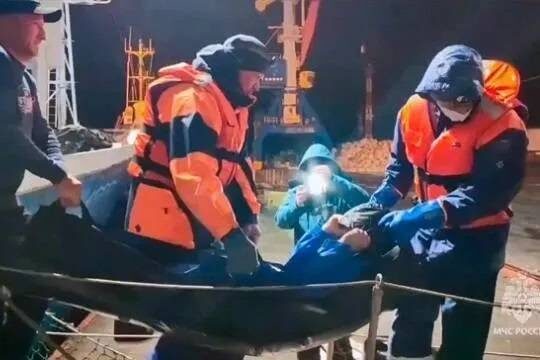    Спасенного после многодневного дрейфа в Охотском море россиянина допросили следователи