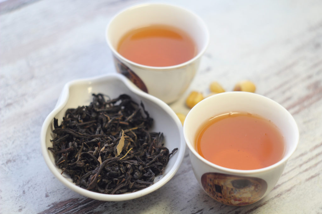 Черный лотосовый вьетнамский чай с семенами лотоса. © Ольга Никандрова