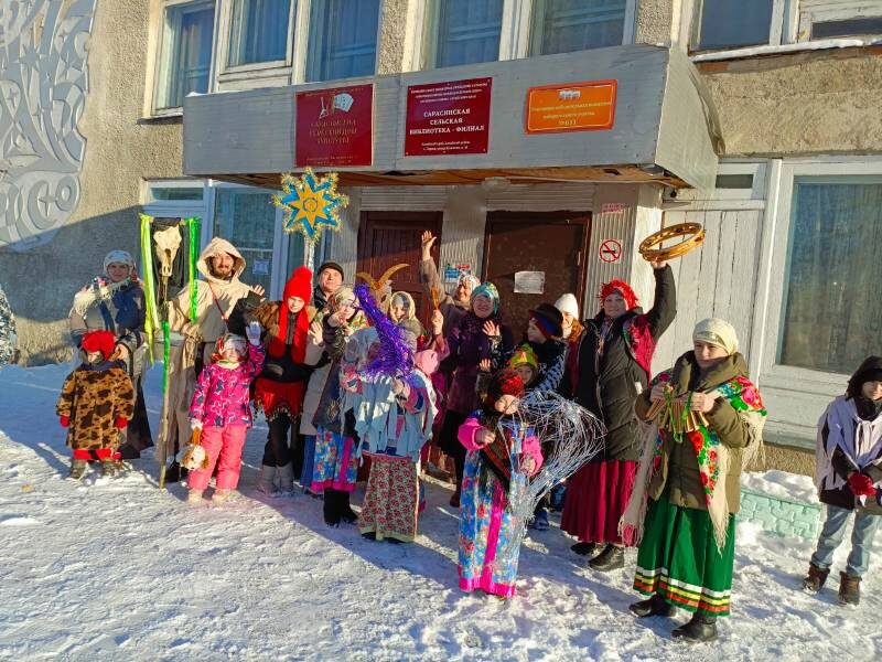 Собрались вместе на колядки.