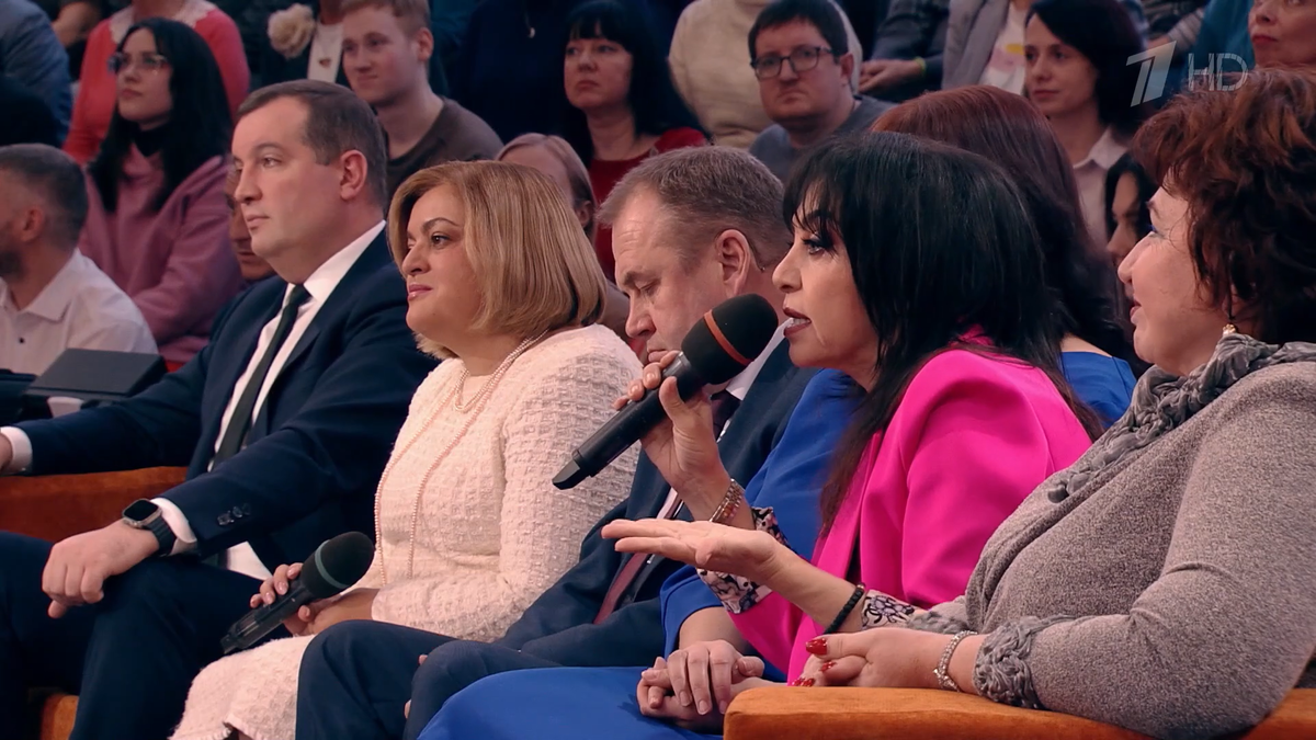 В студии слышны только голоса возмущения