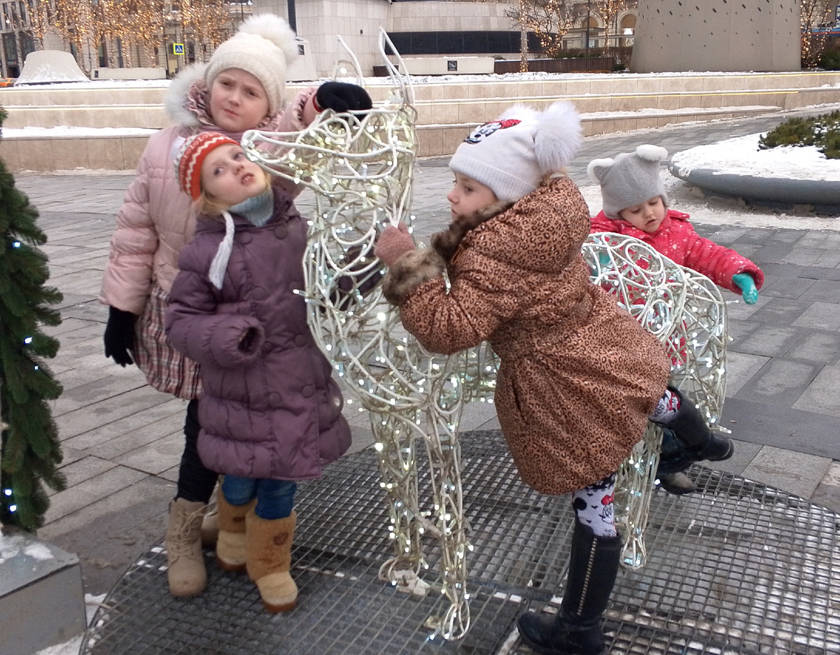 А когда надо спросить сразу у четверых?