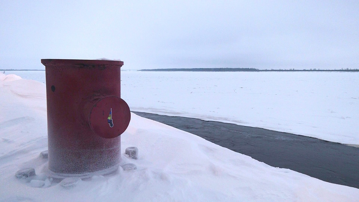    В Сургуте продолжаются поиски провалившегося под лёд ребёнка