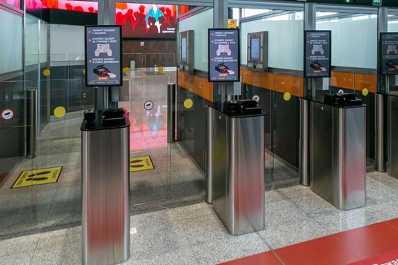    Департамент РТ и ИГ Свердловской области / Автоматизированные кабины паспортного контроля «Сапсан» появились в Кольцово