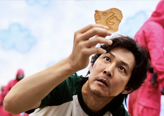 Netflix📷Главный герой «Игры в кальмара» — неудачник и азартный игрок Сон Ки-хун