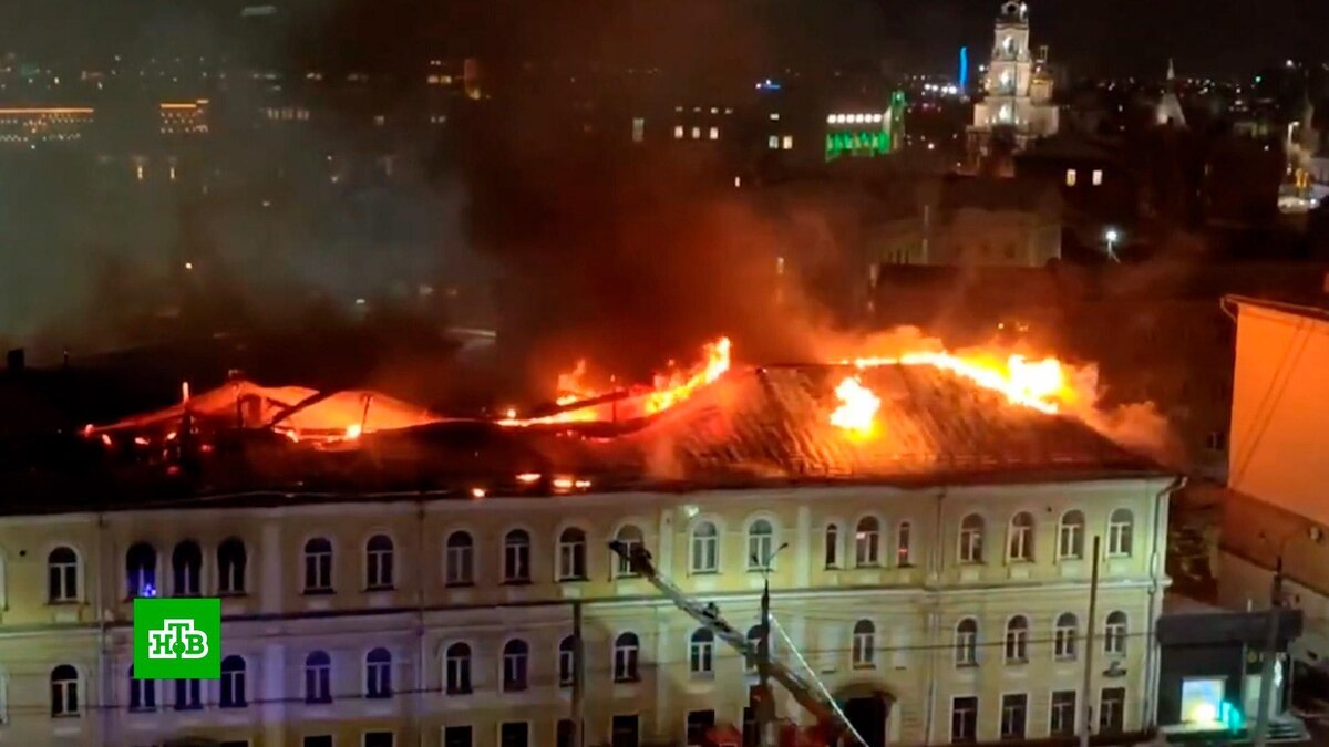    Мощный пожар в тульском госпитале сняли с высоты птичьего полета