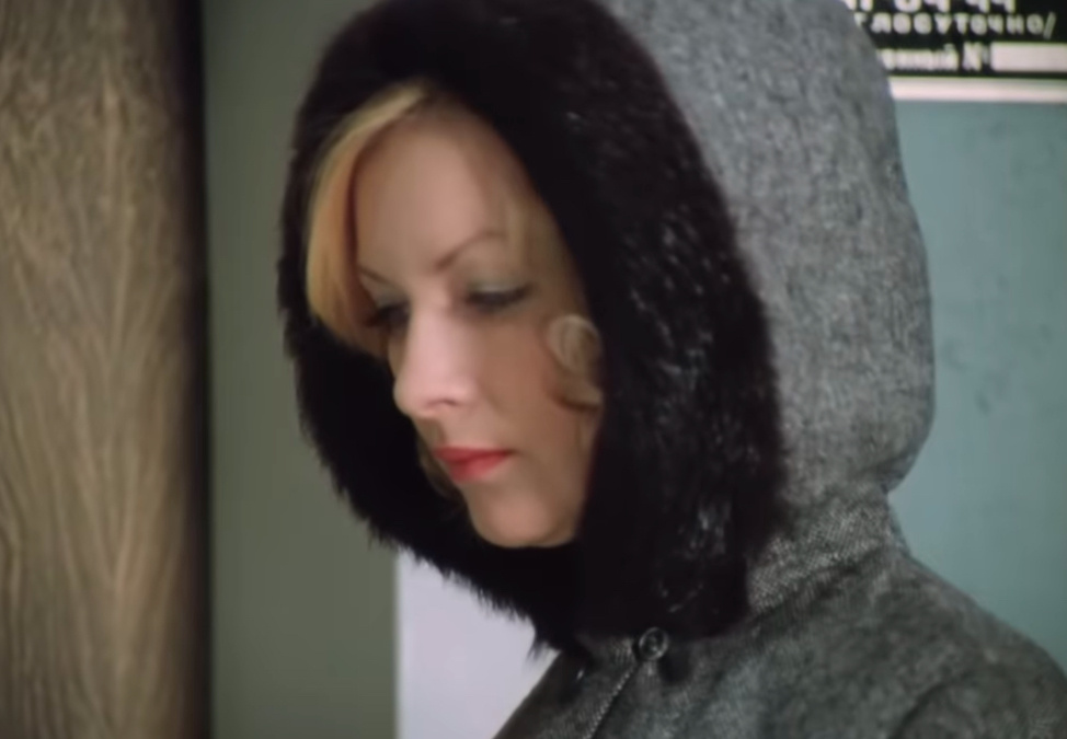 Фото — стоп-кадр из к/ф «Ирония судьбы, или С легким паром», 1975