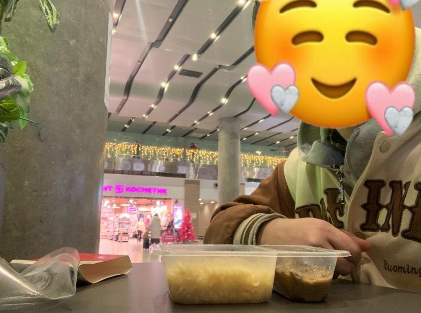 Нашел недорогую еду в аэропорту: лапшу с мясом за 170 рублей. 