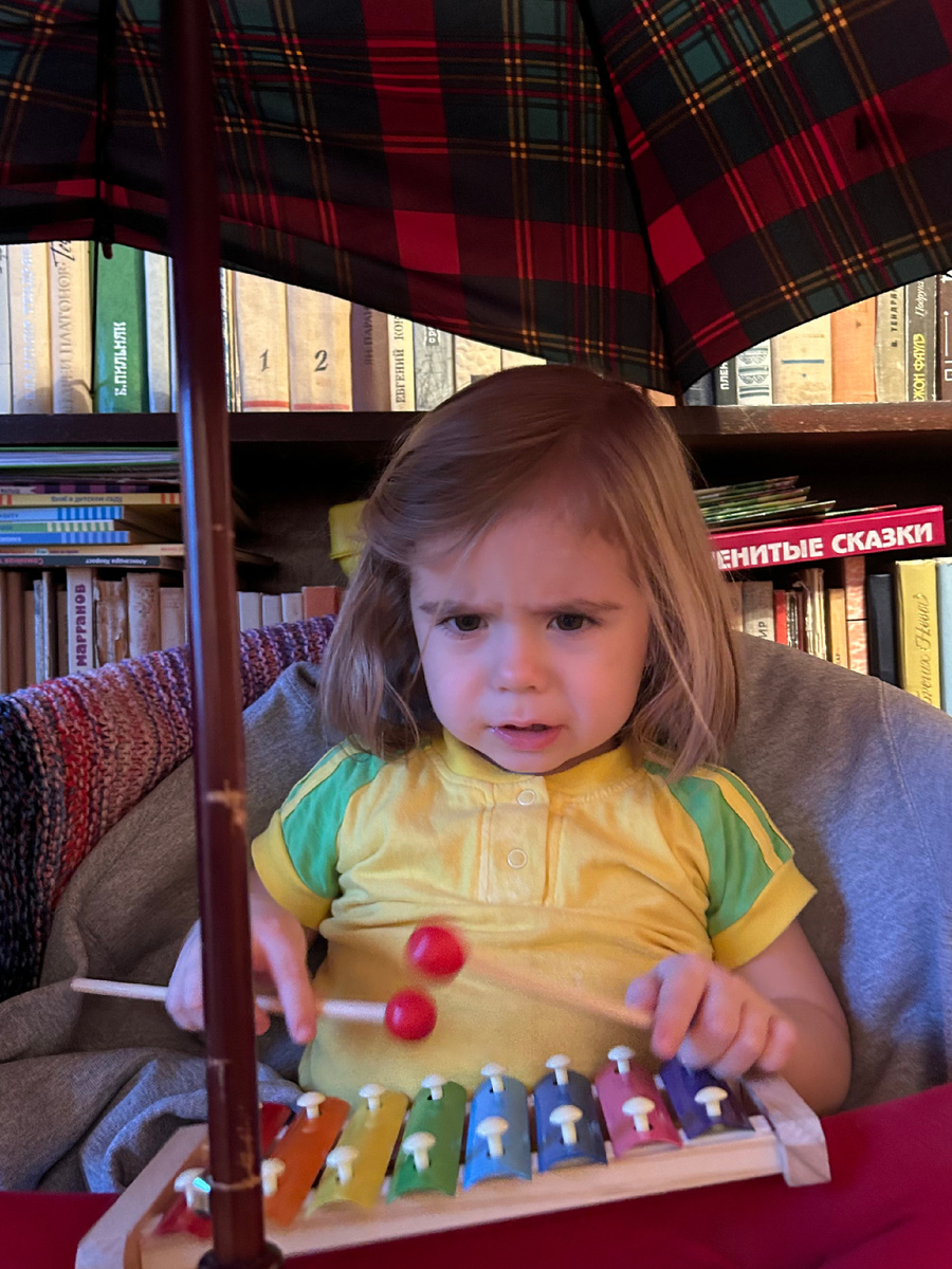 С таким выражением лица - точно никуда не возьмут))