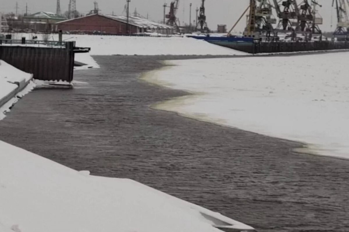    Ребенка унесло течением.