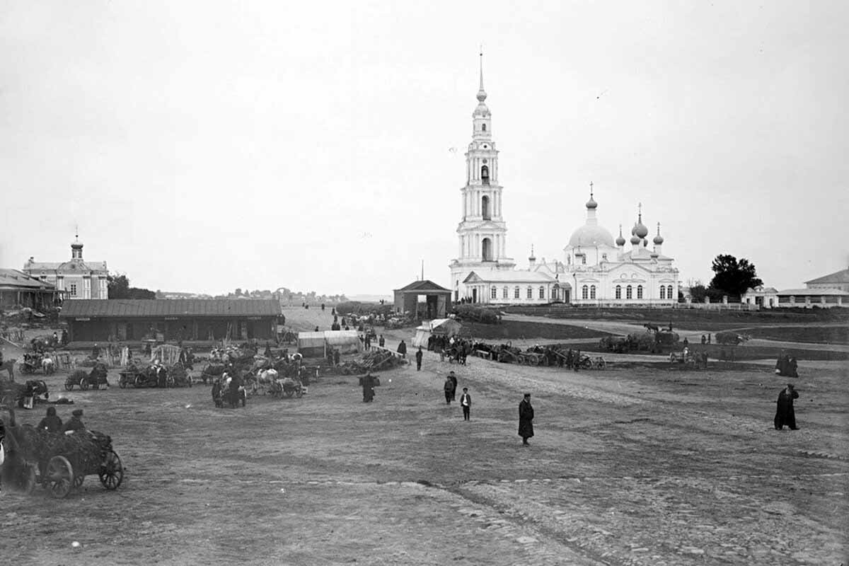 Николаевский собор с колокольней в Калязине. Фото начала ХХ века. Источник: zhiznteatr.mirtesen.ru