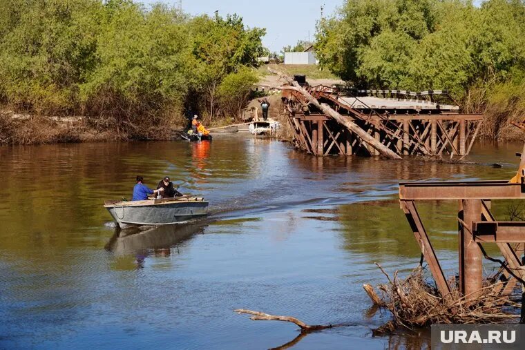 Мост после масштабного паводка до сих пор не отремонтирован. Фото: Екатерина Сычкова © URA.RU