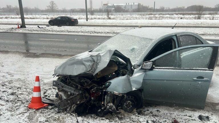    В Оренбурге водитель «Mitsubishi» не справился с управлением и врезался в опору ЛЭП Кристина Просвиркина