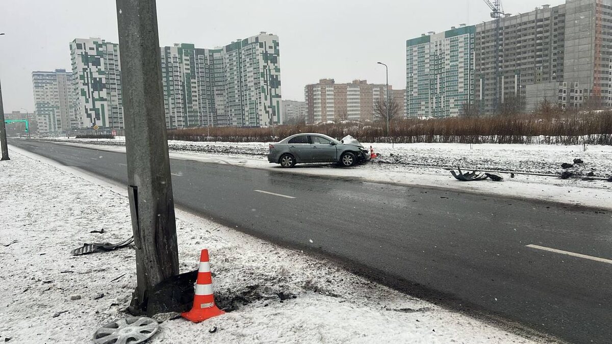  📷    В Оренбурге водитель «Mitsubishi» не справился с управлением и врезался в опору ЛЭП Кристина Просвиркина