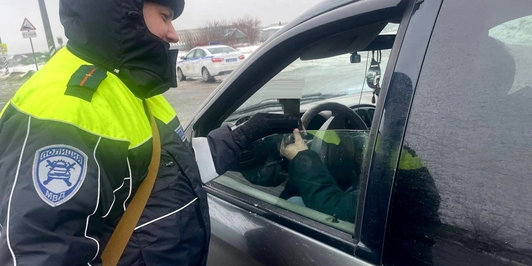 Что должен сделать инспектор ДПС перед тем как предложить водителю продуть в трубочку?. Ответ автоюриста