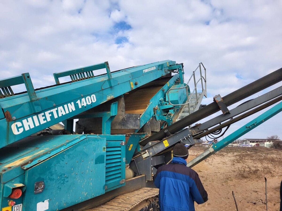 Chieftain 1400: мобильный грохот для сортировки и просеивания