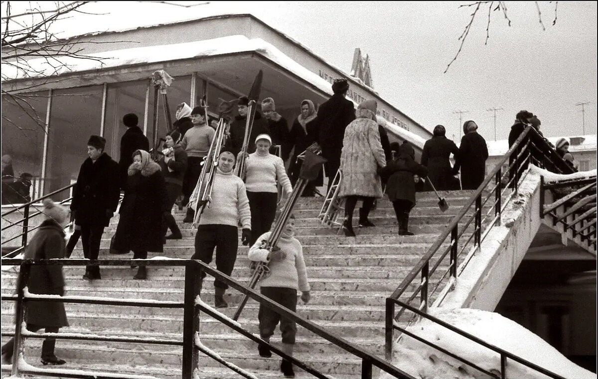 Выход в парк со станции метро "Измайловская"