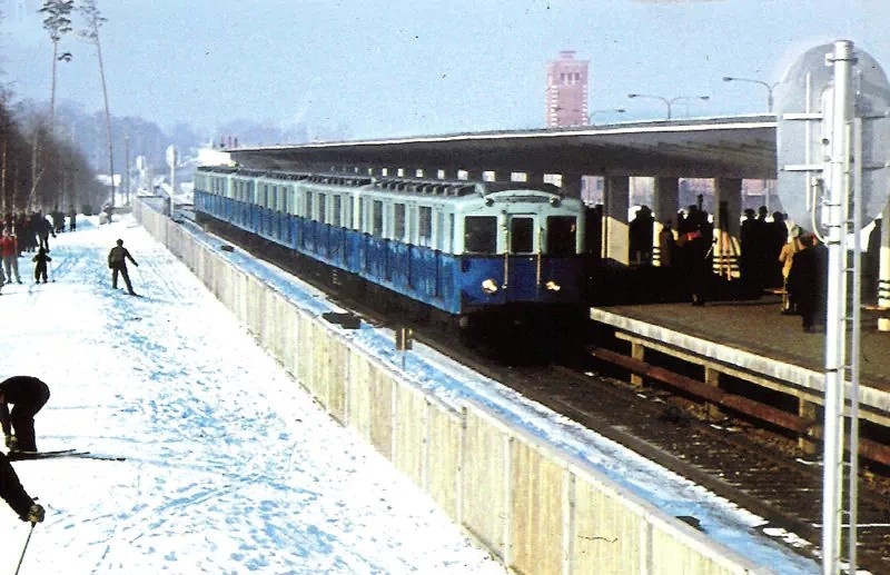 Станция метро "Измайловская" зимой. Вид со стороны Измайловского парка