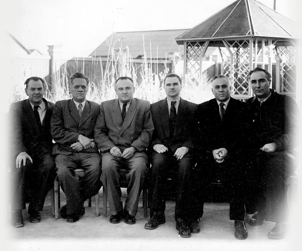 Совет главных конструкторов. Слева на право: М.С. Рязанский, Н.А. Пилюгин, С.П. Королев, В.П. Глушко, В.П. Бармин, В.И. Кузнецов
